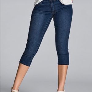 1822 Denim Capri Fitted Jean
